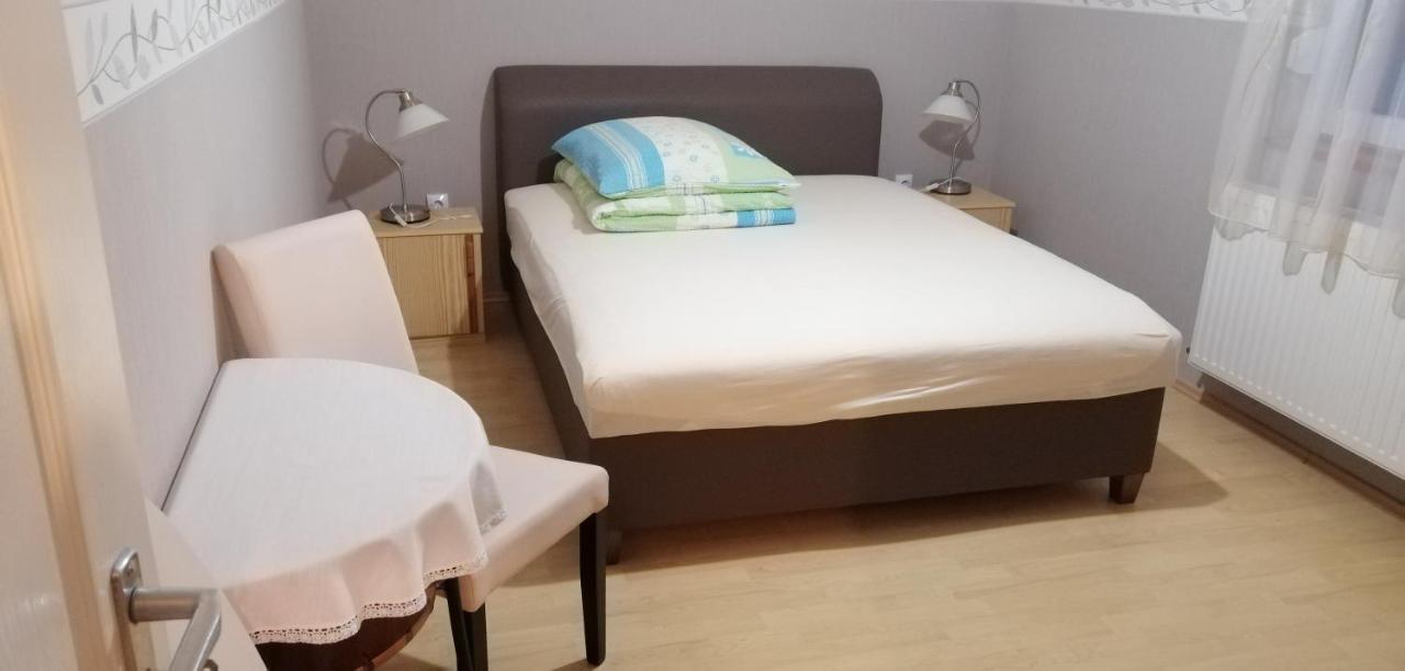 Radek Vendeghaz Es Apartman Halaszi Exterior photo