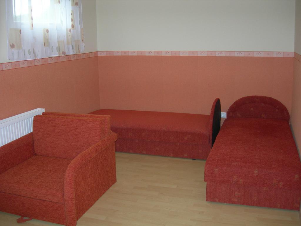 Radek Vendeghaz Es Apartman Halaszi Exterior photo