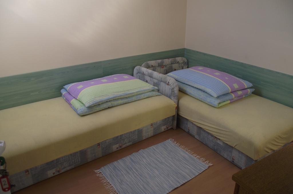Radek Vendeghaz Es Apartman Halaszi Exterior photo