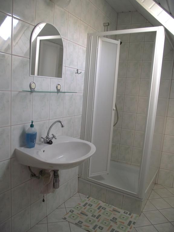 Radek Vendeghaz Es Apartman Halaszi Exterior photo